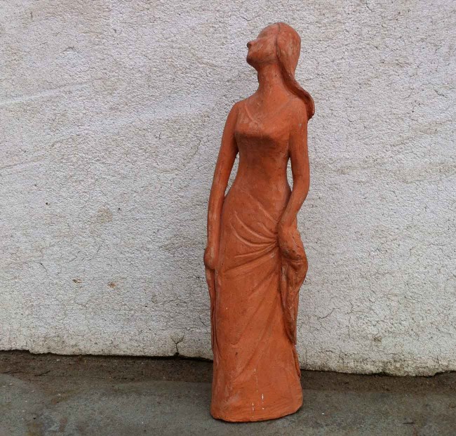 Anne-sculpting-woman-1300